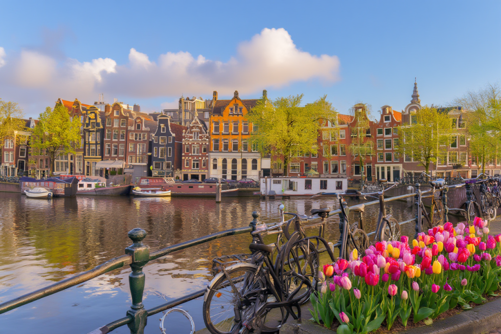 Best Time to Travel to Amsterdam – Seasonal Tips