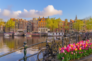 best time to travel to amsterdam